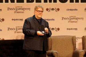 Guillermo del Toro respalda las protestas por el agua limpia